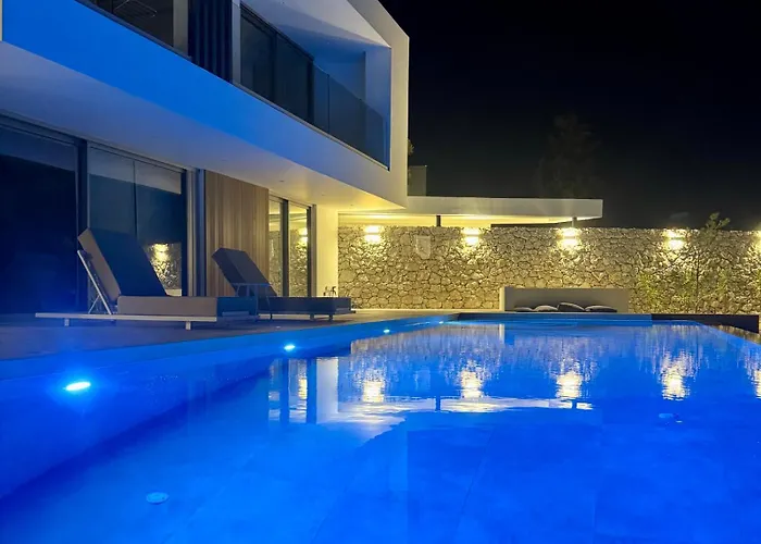 Вилла Modern Seaview Oasis *