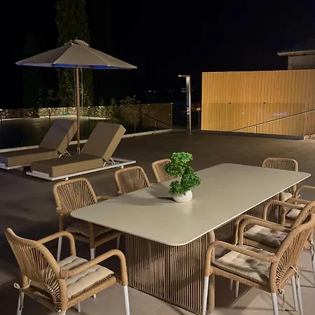 Modern Seaview Oasis *