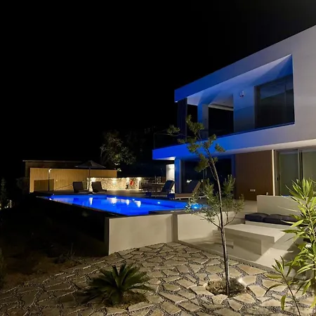 Modern Seaview Oasis Nikiana