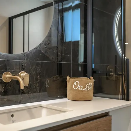 Modern Seaview Oasis *